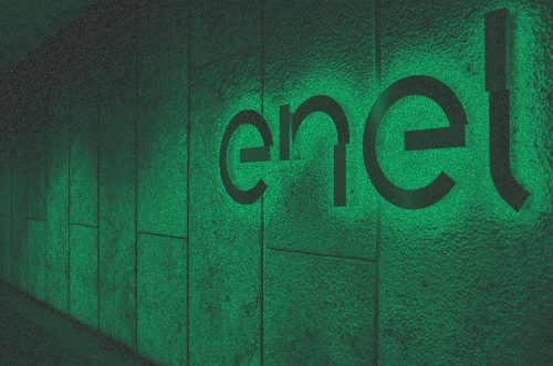 Logo luminoso da Enel SP com filtro verde