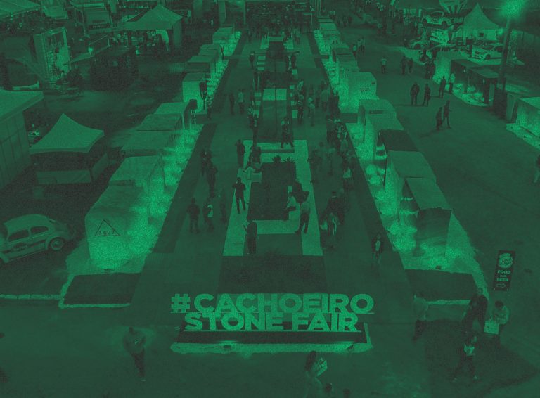 Foto aérea da Cachoeiro Stone Fair 2019, com filtro verde