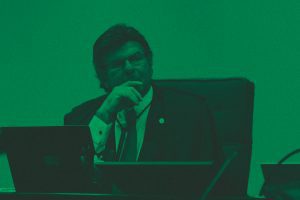 Ministro Luiz Fux, do Supremo Tribunal Federal (STF), em foto com filtro verde. Ele decidiou pela retomada a cobrança de ICMS sobre a transmissão e distribuição de energia.