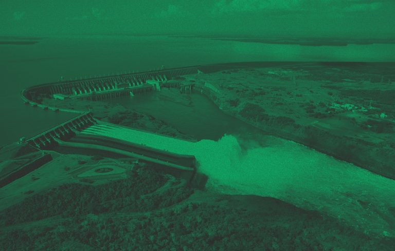 uma barragem com filtro verde aplicado em cima