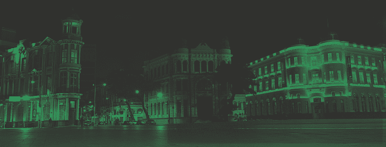 Foto noturna, com filtro verde, da Praça Rio Branco, no Recife; reajuste da Neoenergia Pernambuco em 2023 aumentou em 9% a energia